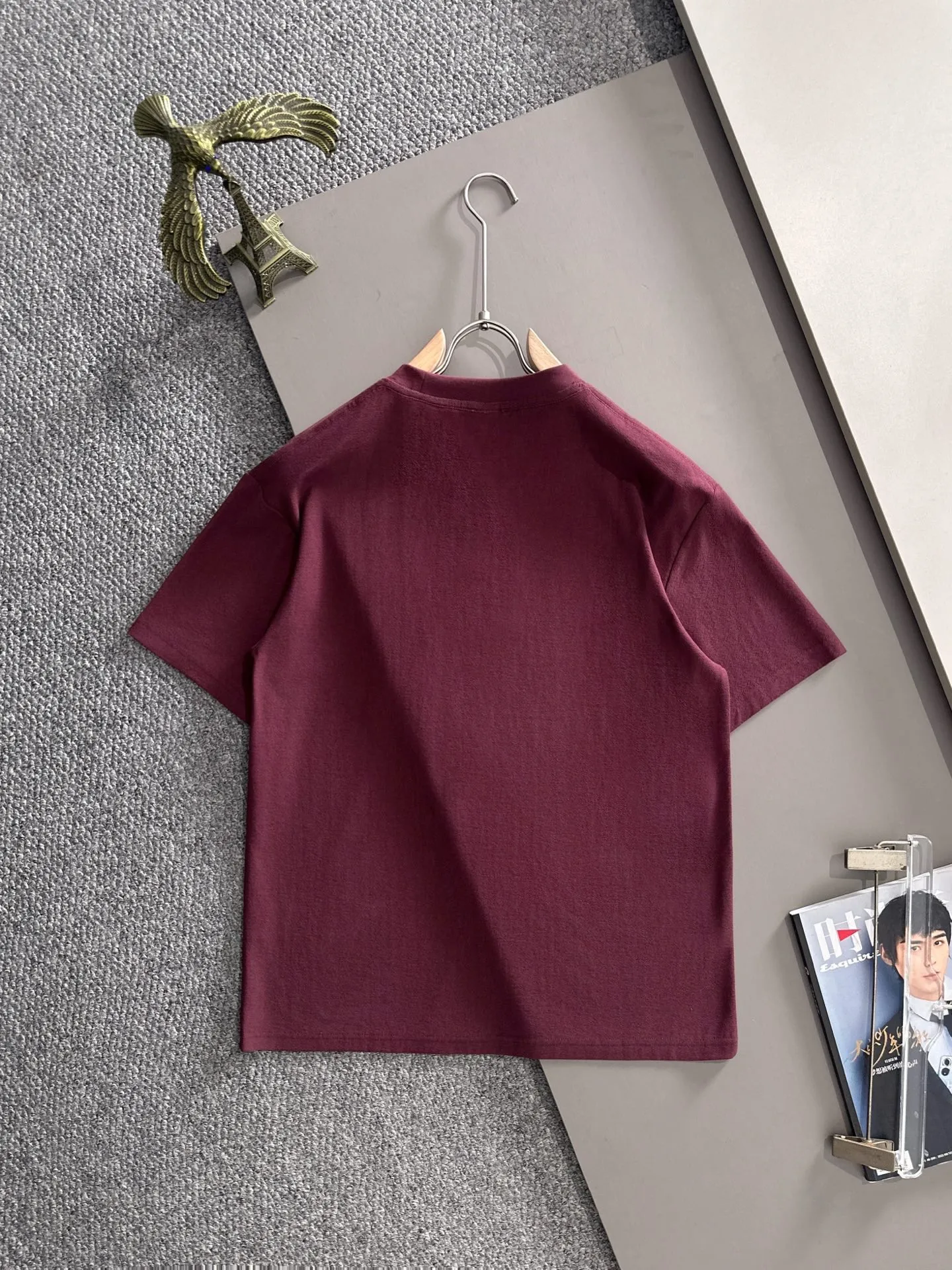Paris Clover High Quality 26ss New Arrival men's short-sleeved T-shirt is made of combed cotton yarn-spun cotton fabric, no pressure when entering and exiting the counter. Exclusive control of raw materials. It feels substantial when weighed, and the upper body is more textured than ordinary T-shirts. This texture can handle the weather easily and is suitable for both hot and cold! Designed for a loose fit. Size: M to 4XL